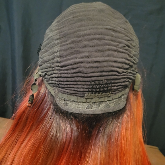Beautiful Red Wig - Picture 3 of 4